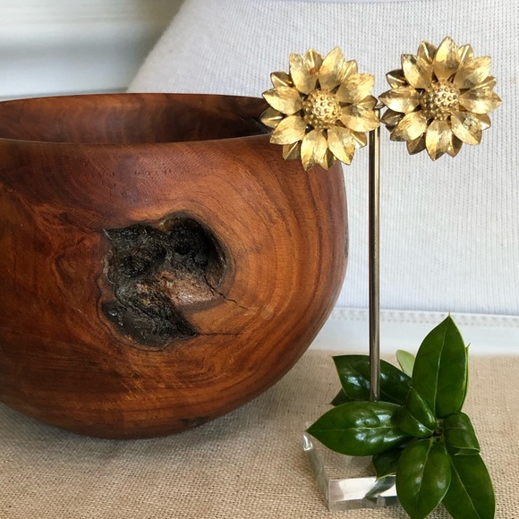 Sarah Coventry Jewelry - Vintage Sarah Coventry Gold Sunflower Earrings